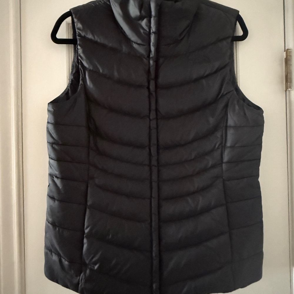 The North Face Women's black Puffer Vest